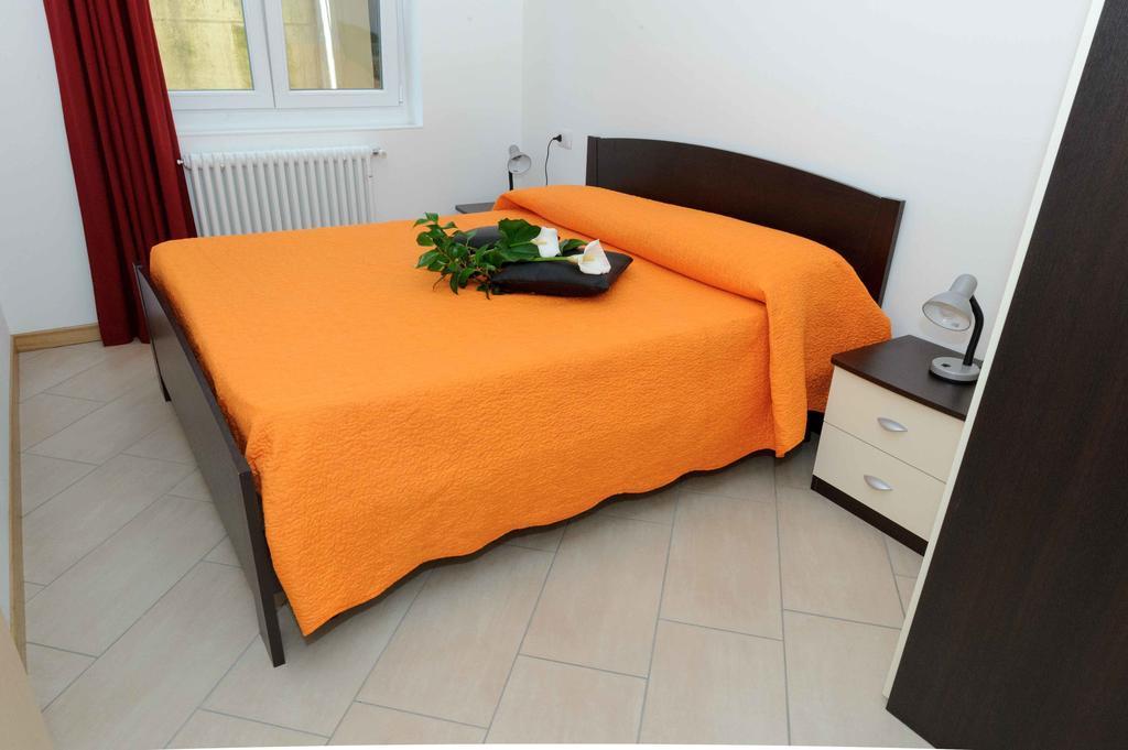 Casa Ciclamino Apartman Vercana Szoba fotó
